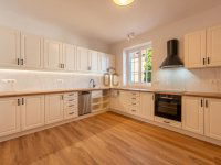 Eladó családi ház, III. kerületben 312 M Ft, 5 szobás