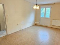 Eladó panellakás, Pécsett 37.99 M Ft, 2 szobás