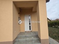 Eladó családi ház, Szekszárdon 99.999 M Ft, 3 szobás