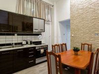 Eladó téglalakás, VI. kerületben 129.9 M Ft, 4+2 szobás