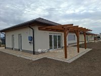 Eladó családi ház, Kulcson 85 M Ft, 4 szobás