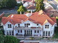Eladó családi ház, Pécsett 89.9 M Ft, 6 szobás