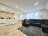 Eladó családi ház, Csömörön 289 M Ft, 6 szobás