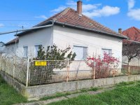 Eladó családi ház, Tiszaföldváron 35 M Ft, 5 szobás