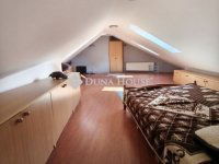 Eladó családi ház, Pécsett 120 M Ft, 6 szobás