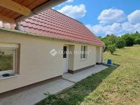 Eladó családi ház, Bakonyán 38.5 M Ft, 2 szobás