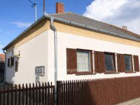 Eladó ikerház, Ajkán 34.4 M Ft, 2 szobás / költözzbe.hu