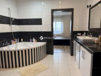 Eladó családi ház, Péterin 159 M Ft, 3 szobás