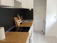 Eladó panellakás, Komlón 25.9 M Ft, 2 szobás