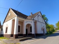 Eladó családi ház, Majson 22.9 M Ft, 2 szobás