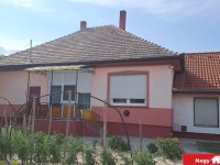 Eladó családi ház, Dabason 91.9 M Ft, 6 szobás