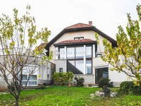 Eladó családi ház, Pécsett 170 M Ft, 1 szobás