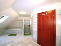 Eladó családi ház, Leányfaluban 250 M Ft, 5 szobás