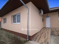 Eladó családi ház, Tasson 79 M Ft, 4 szobás
