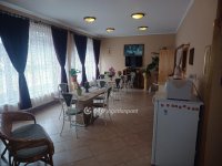 Eladó családi ház, Nagykanizsán 250 M Ft, 10 szobás