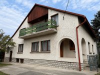 Eladó családi ház, Balatonfüreden 134.9 M Ft, 7 szobás