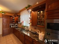 Eladó családi ház, Debrecenben 240 M Ft, 5 szobás