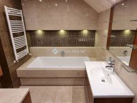 Eladó családi ház, Komlón 158 M Ft, 9 szobás