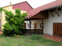 Eladó családi ház, Balatonbogláron 155 M Ft, 9 szobás