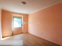 Eladó téglalakás, Komlón 13.5 M Ft, 3 szobás