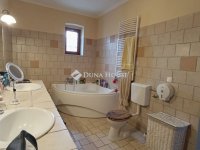 Eladó családi ház, Mohácson 138 M Ft, 4 szobás