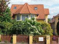 Eladó családi ház, Hévízen 83.69 M Ft, 8 szobás