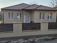 Eladó családi ház, Ercsiben 89.9 M Ft, 4 szobás
