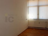 Kiadó iroda, Szegeden, Attila utcában 32 E Ft / hó