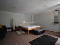 Eladó üzlethelyiség