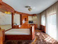 Eladó családi ház, Gödön 770 M Ft, 8+1 szobás