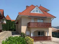 Eladó családi ház, Hévízen 300 M Ft, 14 szobás
