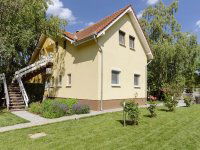 Eladó családi ház, Balatonkenesén 299 M Ft, 13 szobás