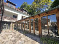 Eladó családi ház, Szentendrén 250 M Ft, 9 szobás