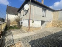 Eladó családi ház, Komlón, Fő utcában 26 M Ft, 3 szobás