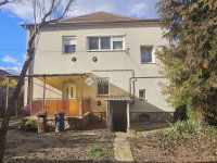 Eladó családi ház, Pécsett 85 M Ft, 7 szobás