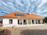 Eladó családi ház, Dabason 249 M Ft, 8 szobás