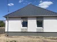 Eladó ikerház, Tápióbicskén 49.5 M Ft, 4 szobás