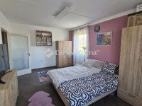 Eladó panellakás, Pécsett 61.99 M Ft, 3 szobás