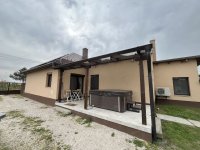 Eladó családi ház, Péren 99.9 M Ft, 4 szobás