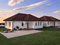 Eladó ikerház, Monoron 109.999 M Ft, 4 szobás