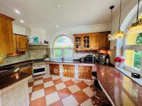 Eladó családi ház, XVI. kerületben 236 M Ft, 5+1 szobás