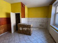 Eladó téglalakás, Pápán 36 M Ft, 3+1 szobás