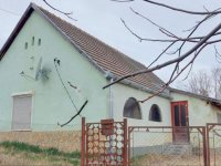 Eladó családi ház, Szakcson 5.65 M Ft, 1 szobás