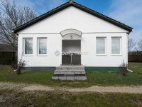 Eladó családi ház, Csákváron 178 M Ft, 9 szobás