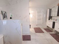 Eladó családi ház, Mohácson 134.9 M Ft, 9 szobás