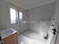 Eladó családi ház, Szegeden 180 M Ft, 1+5 szobás