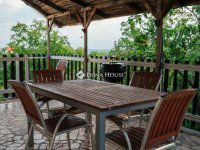 Eladó családi ház, Pécsett 149.5 M Ft, 7 szobás