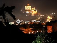 Eladó családi ház, Esztergomban 149.9 M Ft, 9 szobás