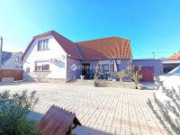 Eladó családi ház, Mohácson 99 M Ft, 4 szobás