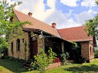 Eladó családi ház, Vácegresen 279.9 M Ft, 6 szobás